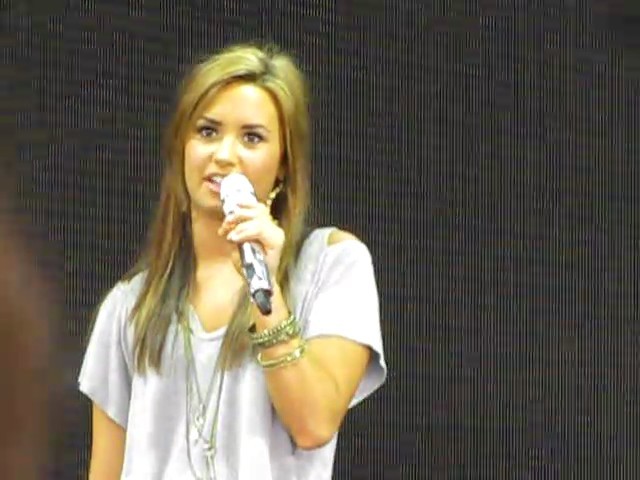 bscap0209 - Demi Lovato answers questions soundcheck 09 01 10