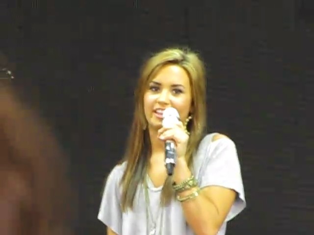 bscap0214 - Demi Lovato answers questions soundcheck 09 01 10