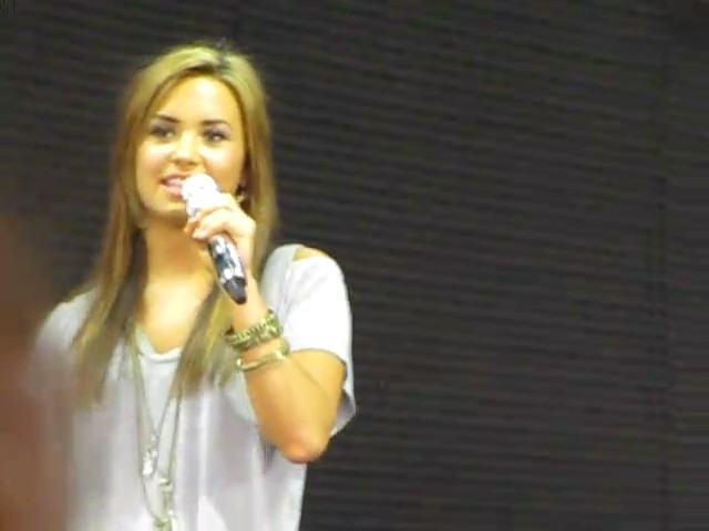 bscap0219 - Demi Lovato answers questions soundcheck 09 01 10