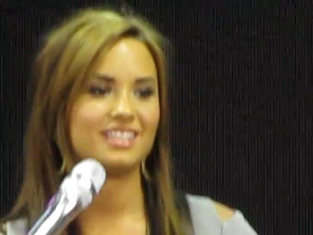 bscap0284 - Demi Lovato answers questions soundcheck 09 01 10