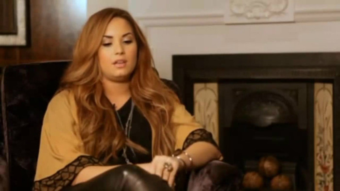 Demi Lovato Fans Questions!  (2012) 0758 - Demi - Fans Questions 2012 Part oo1