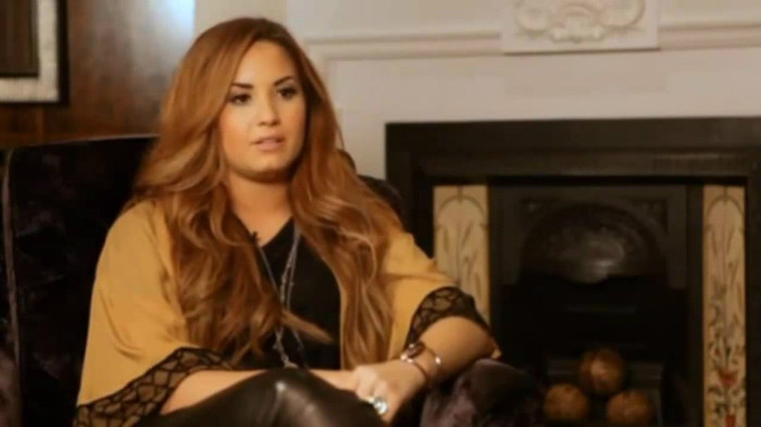 Demi Lovato Fans Questions!  (2012) 0807 - Demi - Fans Questions 2012 Part oo1