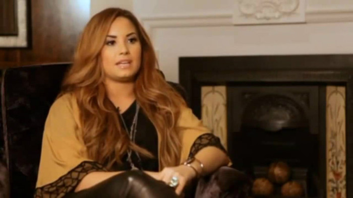 Demi Lovato Fans Questions!  (2012) 0828 - Demi - Fans Questions 2012 Part oo1