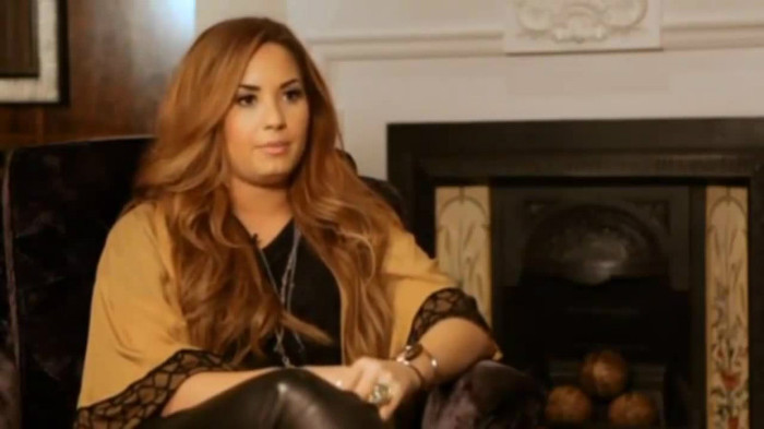 Demi Lovato Fans Questions!  (2012) 0849 - Demi - Fans Questions 2012 Part oo1