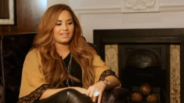 Demi Lovato Fans Questions!  (2012) 1041 - Demi - Fans Questions 2012 Part oo2