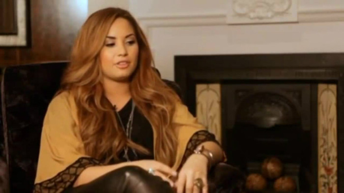 Demi Lovato Fans Questions!  (2012) 1058 - Demi - Fans Questions 2012 Part oo2