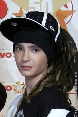 284727_106234992808687_100002665607270_34921_2668492fgd_n - Tom Kaulitz