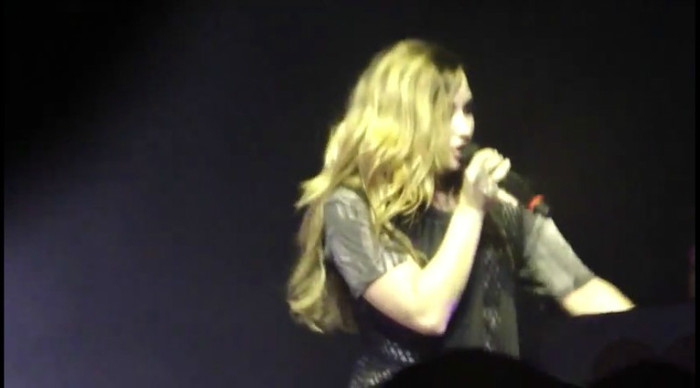 bscap0083 - Demi - Give Your Heart A Break - Sao Paulo 20 04 2012