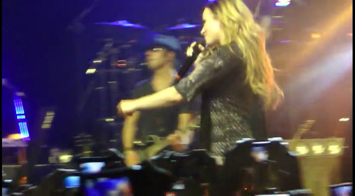 bscap0161 - Demi - Give Your Heart A Break - Sao Paulo 20 04 2012