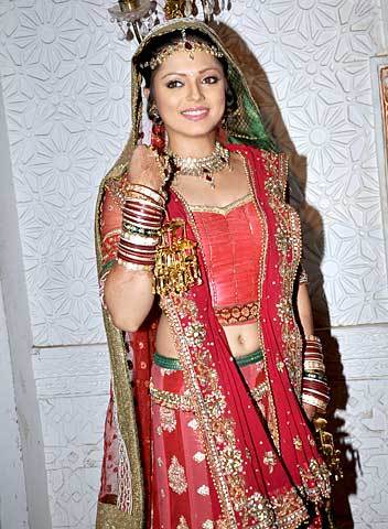 Drashti-Dhami-120 - Actrite din DmG  in saree