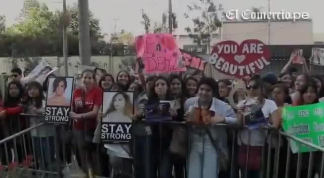 Demi Lovato Llego A Perú Y Saludo A Sus Fans  2012 00223