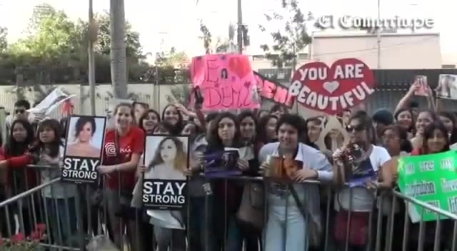 Demi Lovato Llego A Perú Y Saludo A Sus Fans  2012 00315