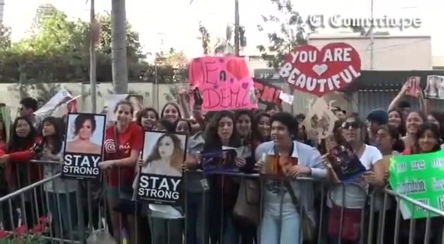 Demi Lovato Llego A Perú Y Saludo A Sus Fans  2012 00546