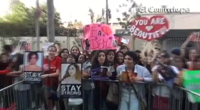 Demi Lovato Llego A Perú Y Saludo A Sus Fans  2012 00640