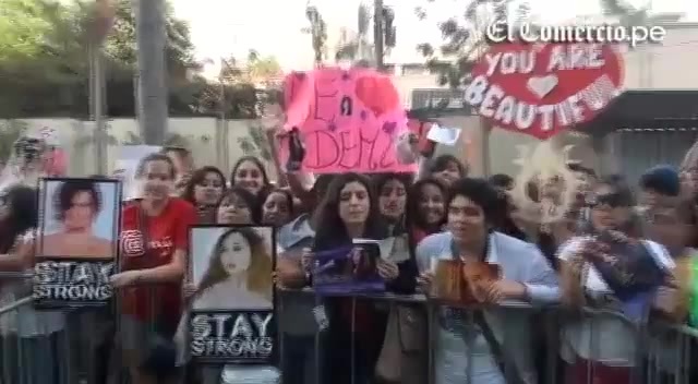 Demi Lovato Llego A Perú Y Saludo A Sus Fans  2012 00673