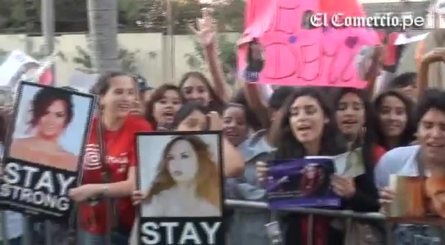 Demi Lovato Llego A Perú Y Saludo A Sus Fans  2012 00967