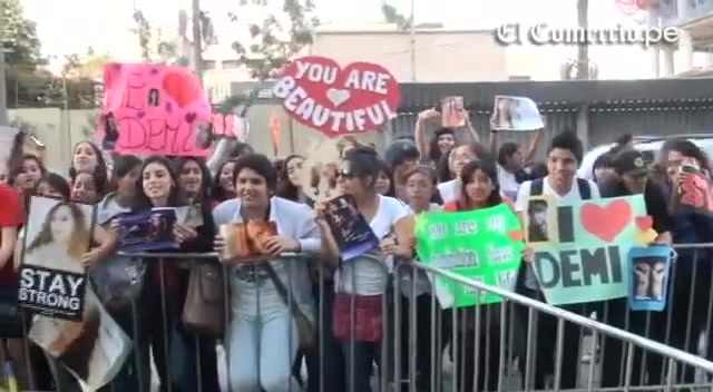 Demi Lovato Llego A Perú Y Saludo A Sus Fans  2012 05740