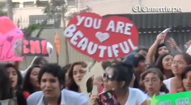 Demi Lovato Llego A Perú Y Saludo A Sus Fans  2012 06666 - Demi - Llego A Peru Y Saludo A Sus Fans 2012 Part o13