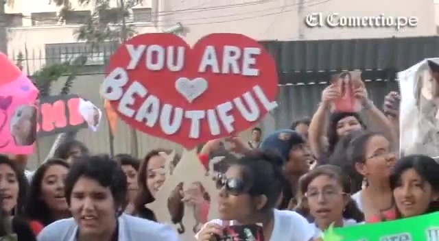 Demi Lovato Llego A Perú Y Saludo A Sus Fans  2012 06779 - Demi - Llego A Peru Y Saludo A Sus Fans 2012 Part o13