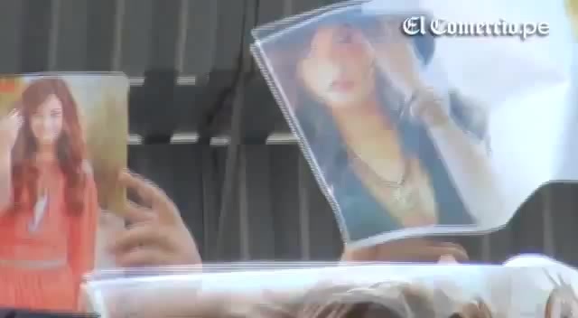 Demi Lovato Llego A Perú Y Saludo A Sus Fans  2012 08301