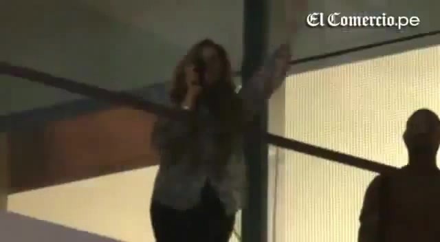 Demi Lovato Llego A Perú Y Saludo A Sus Fans  2012 14075