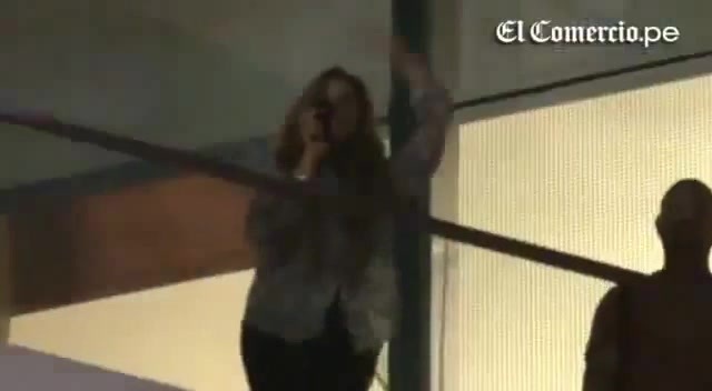 Demi Lovato Llego A Perú Y Saludo A Sus Fans  2012 14118