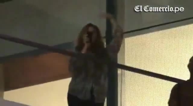 Demi Lovato Llego A Perú Y Saludo A Sus Fans  2012 14262