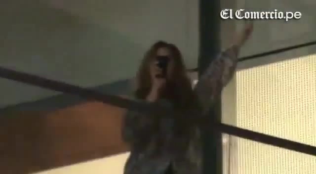 Demi Lovato Llego A Perú Y Saludo A Sus Fans  2012 14375