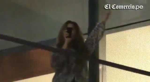 Demi Lovato Llego A Perú Y Saludo A Sus Fans  2012 14429