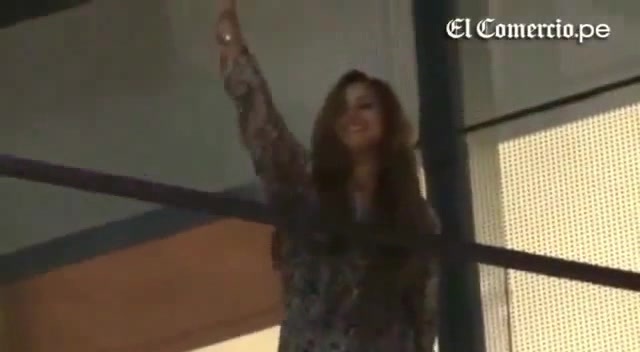 Demi Lovato Llego A Perú Y Saludo A Sus Fans  2012 20428