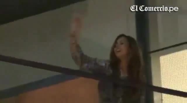 Demi Lovato Llego A Perú Y Saludo A Sus Fans  2012 20884 - Demi - Llego A Peru Y Saludo A Sus Fans 2012 Part o40