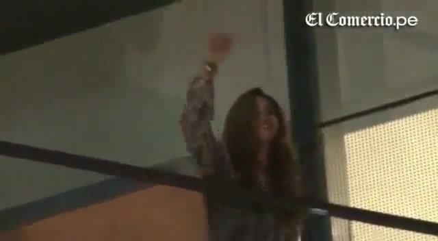 Demi Lovato Llego A Perú Y Saludo A Sus Fans  2012 23401