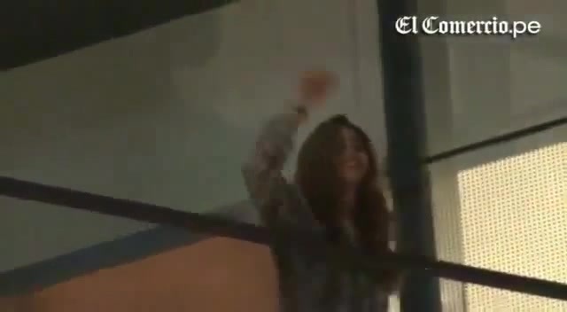 Demi Lovato Llego A Perú Y Saludo A Sus Fans  2012 23428