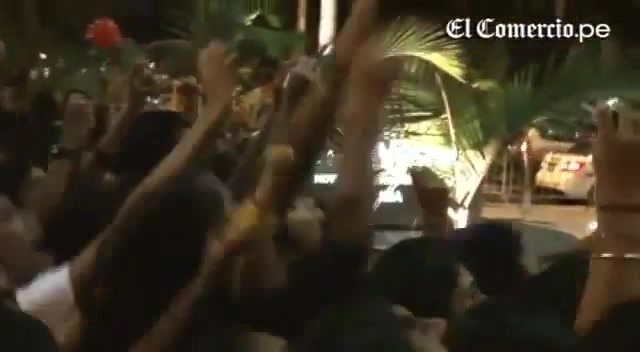 Demi Lovato Llego A Perú Y Saludo A Sus Fans  2012 25117