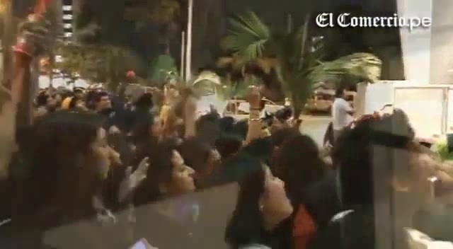 Demi Lovato Llego A Perú Y Saludo A Sus Fans  2012 25910