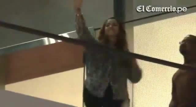 Demi Lovato Llego A Perú Y Saludo A Sus Fans  2012 30047