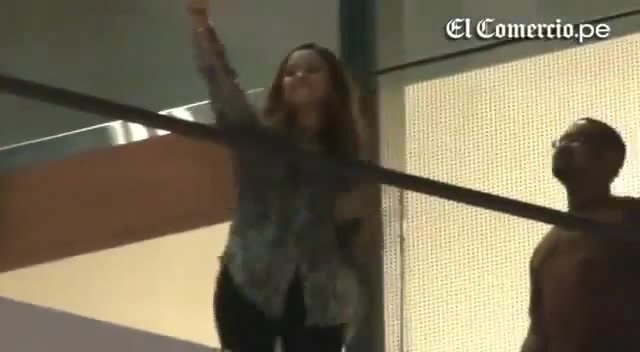 Demi Lovato Llego A Perú Y Saludo A Sus Fans  2012 30124