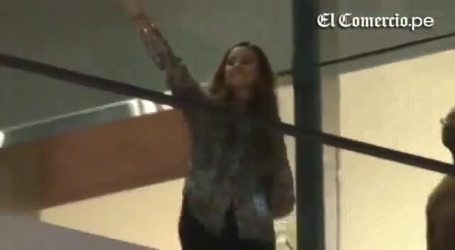 Demi Lovato Llego A Perú Y Saludo A Sus Fans  2012 30243