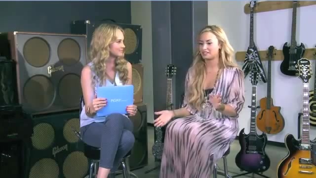 Demi Lovato Acuvue Live Chat - May 16_ 2012 024699 - Demi - Acuvue Live Chat - May 16 2012 Part o49