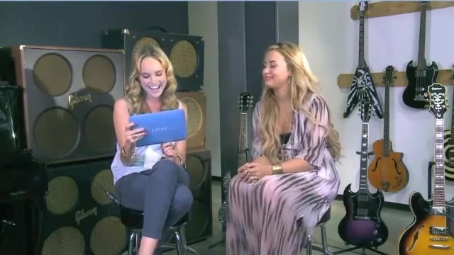 Demi Lovato Acuvue Live Chat - May 16_ 2012 037320