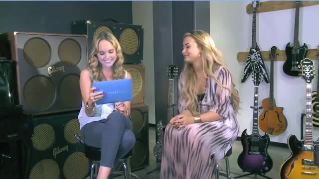 Demi Lovato Acuvue Live Chat - May 16_ 2012 037420