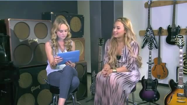 Demi Lovato Acuvue Live Chat - May 16_ 2012 046051