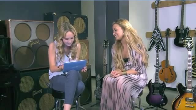 Demi Lovato Acuvue Live Chat - May 16_ 2012 075854