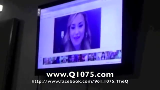 Demi Lovato _Hangs Out_ on Google + 2100