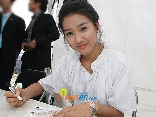 842dd2493bd7dbf55a581b3066aaa50a - kim so eun 3