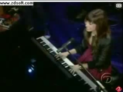 Demi Lovato-This is me(Live) with lyrics 02686 - Demilush - This is me - Live with Regis and Kelly Part oo6