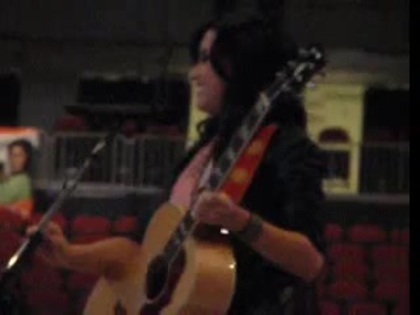 Catch Me- Demi Lovato (soundcheck) 00210