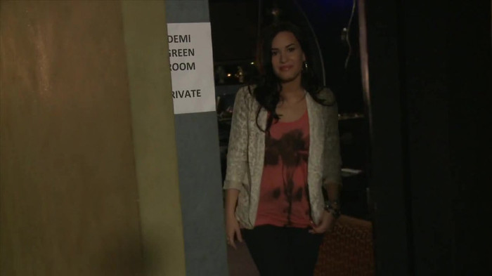 Demi Lovato - Disney Sing It - Behind the Scenes 01696