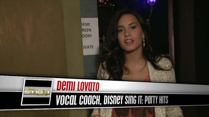 Demi Lovato - Disney Sing It - Behind the Scenes 02137 - Demilush - Disney Sing It - Behind the Scenes Part oo5