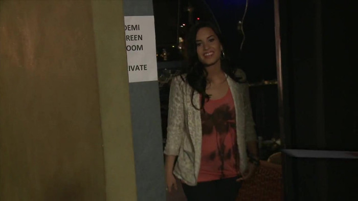 Demi Lovato - Disney Sing It - Behind the Scenes 01757